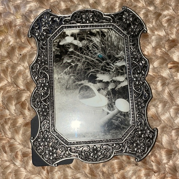 NWOT Chestnut Lane pewter like silver toned desktop tabletop photo picture frame - Picture 1 of 7
